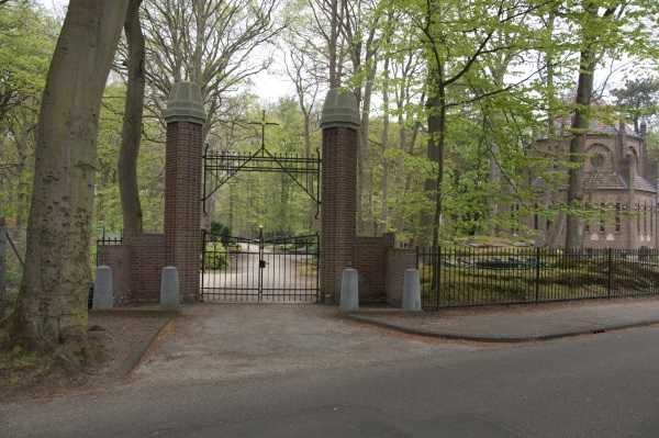R.K. begraafplaats Adelbert